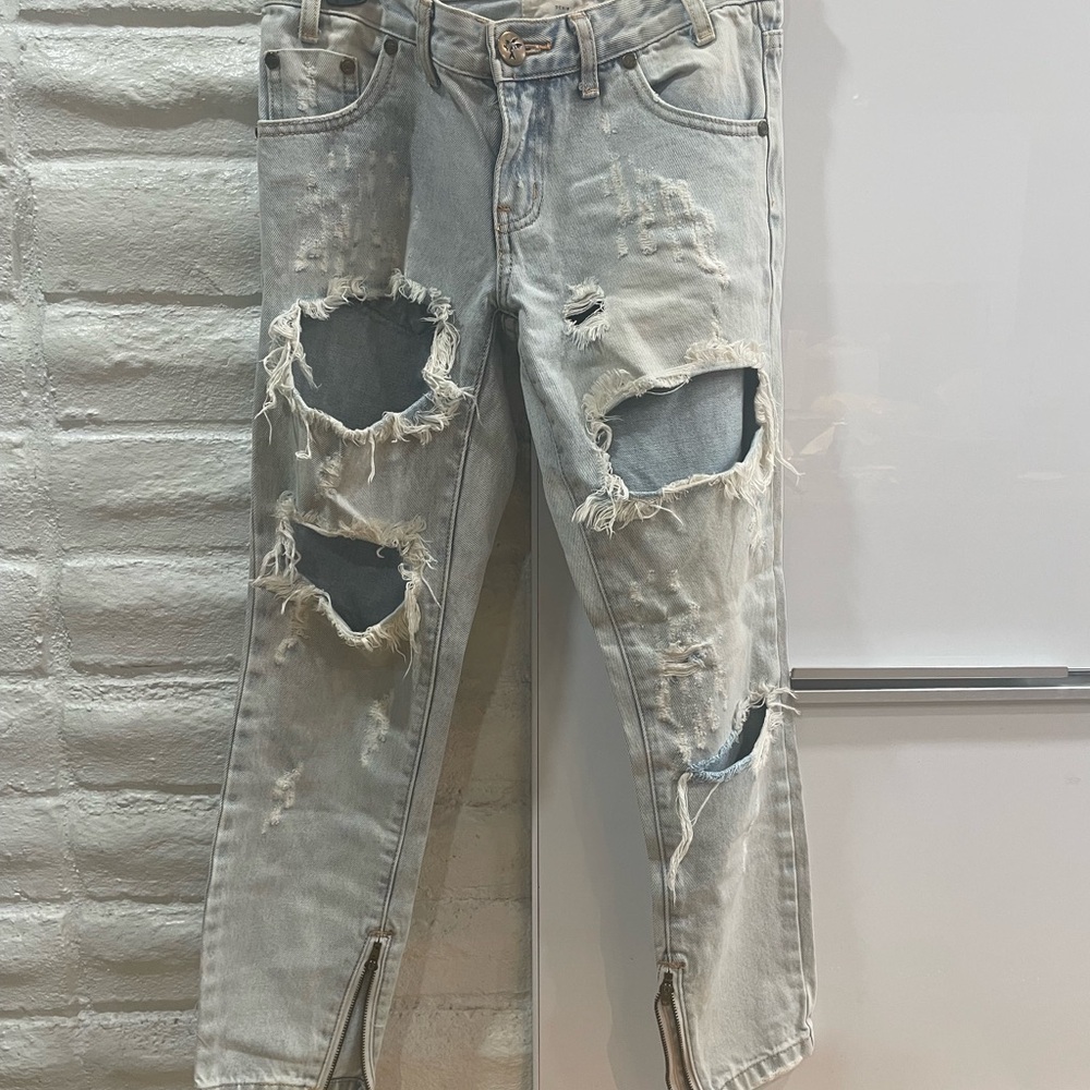 One Teaspoon ripped distressed boyfriend  Light Wash Jeans